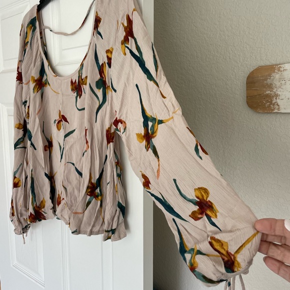 Like new, O’Neill top-Size L - Picture 2 of 4